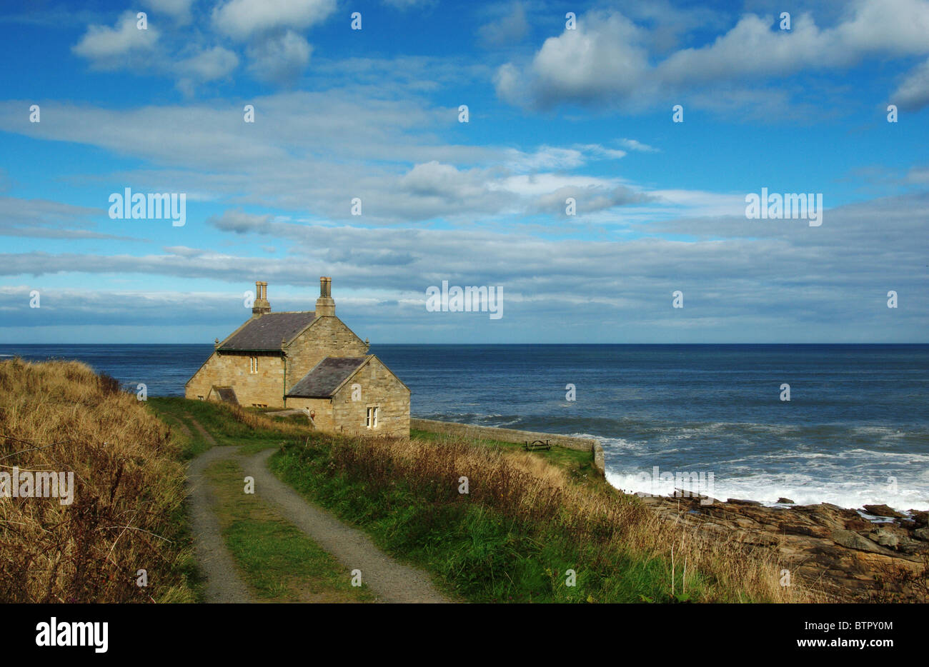 La casa di balneazione, costruito dal 2o Earl Grey, che si affaccia sul mare a Howick, Northumberland, Regno Unito Foto Stock