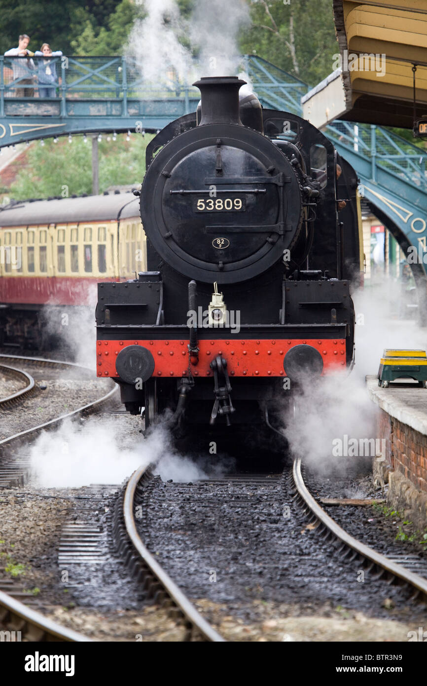 53809 treno a vapore a Pickering Stazione ferroviaria North Yorkshire Moors England Regno Unito Foto Stock