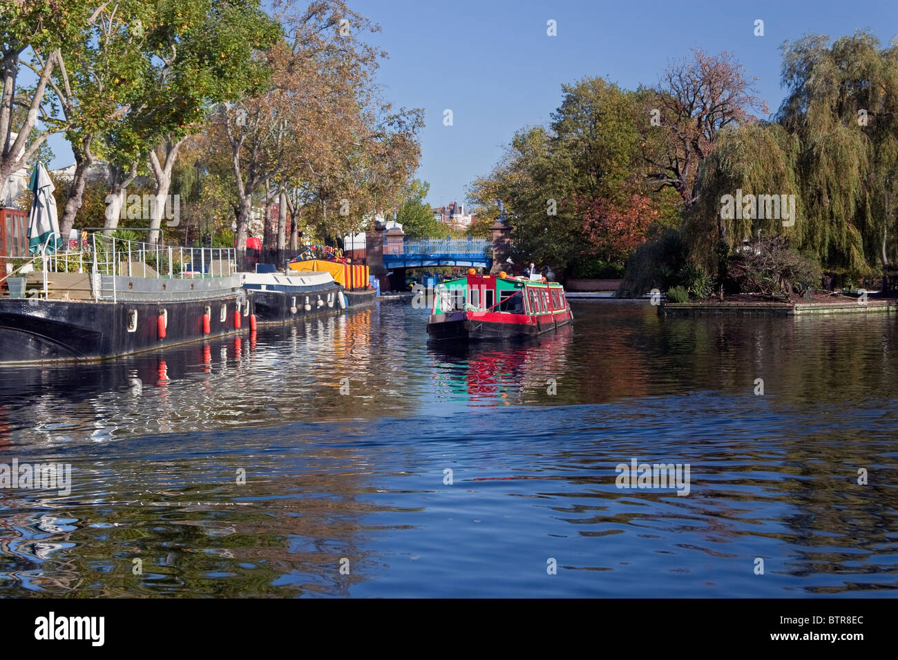 'Little Venice' con Tourist Boat, Paddington, West London, Inghilterra, Regno Unito Foto Stock