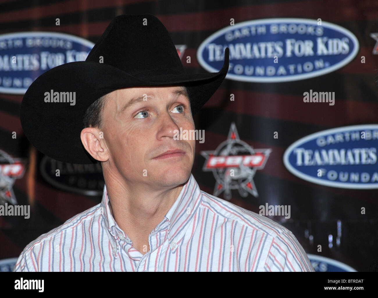 Professional Bull Riders e Garth Brooks i compagni di squadra per bambini Fondazione annuncio speciale Foto Stock