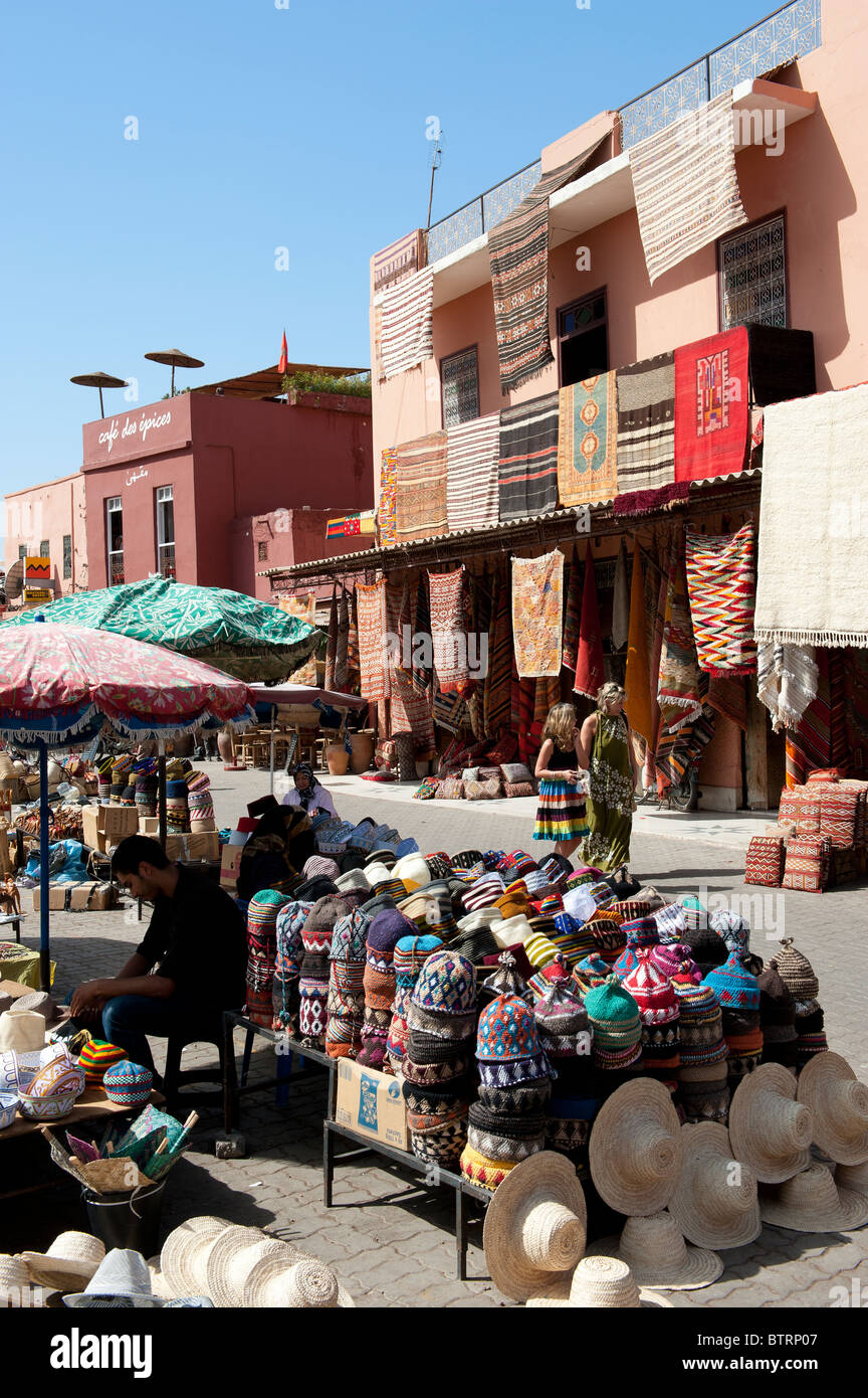 Cappelli e tappeti Souk Medina Marrakech Marocco Africa del Nord Foto Stock