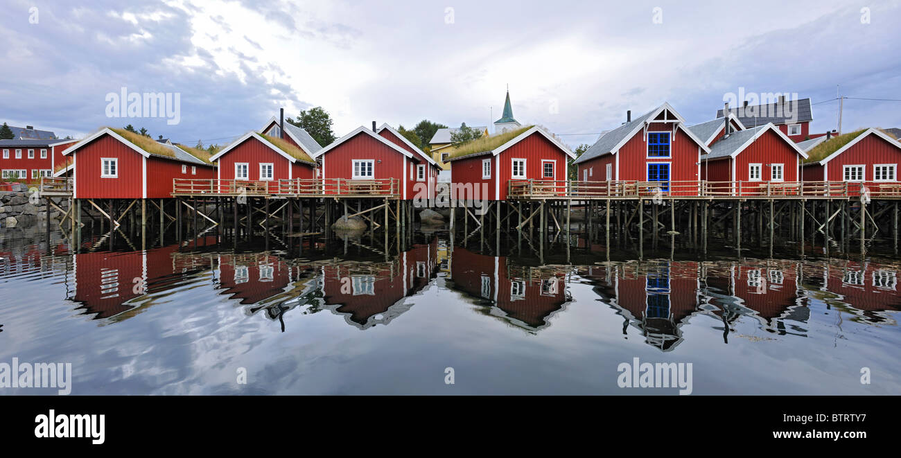 Rorbu a Reine, Moskenes nelle isole Lofoten, a nord della Norvegia Foto Stock