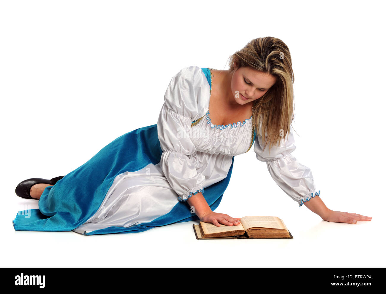 Ritratto di donna rinascimentale libro lettura isolate su sfondo bianco Foto Stock