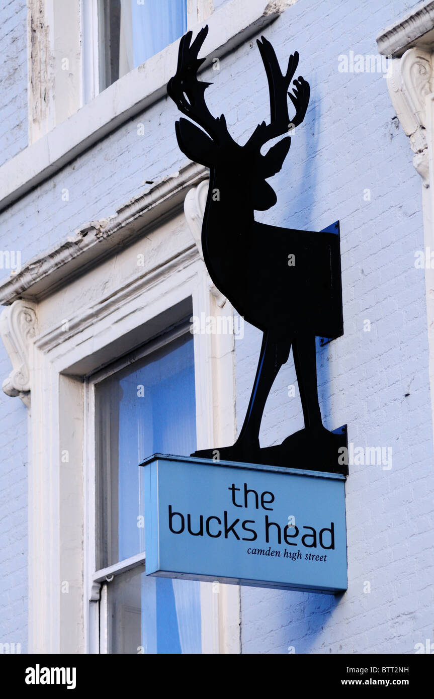 I Bucks Head pub segno, Camden High Street, London, England, Regno Unito Foto Stock