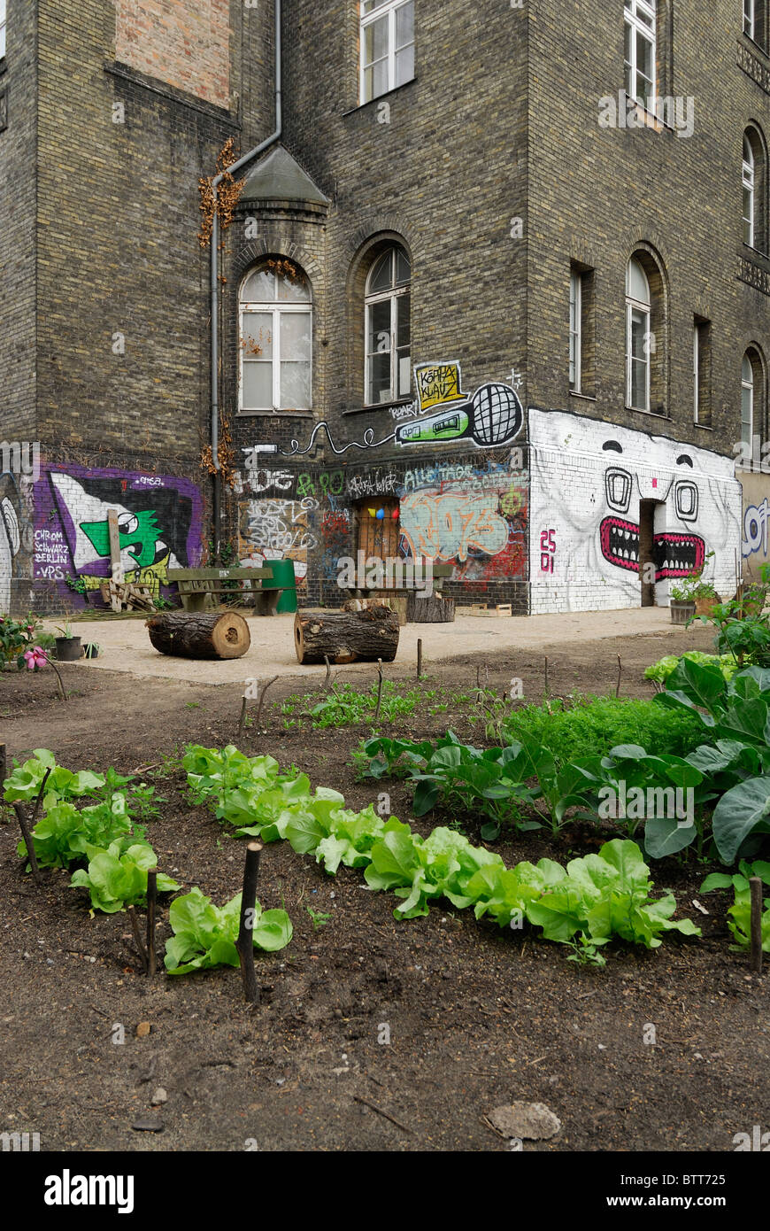 Berlino. Germania. Giardino urbano a Kreuzberg. Foto Stock