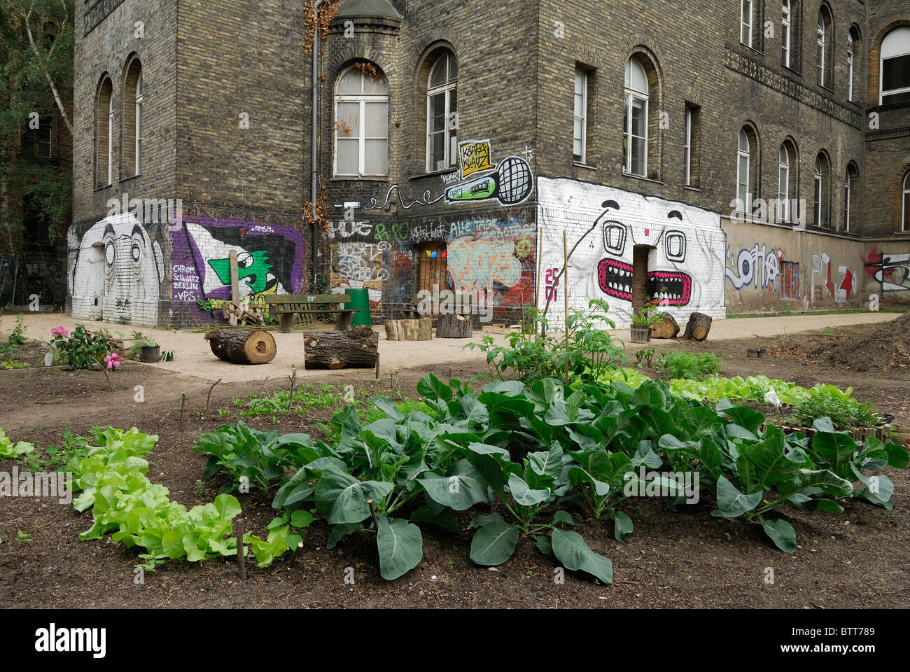 Berlino. Germania. Giardino urbano a Kreuzberg. Foto Stock