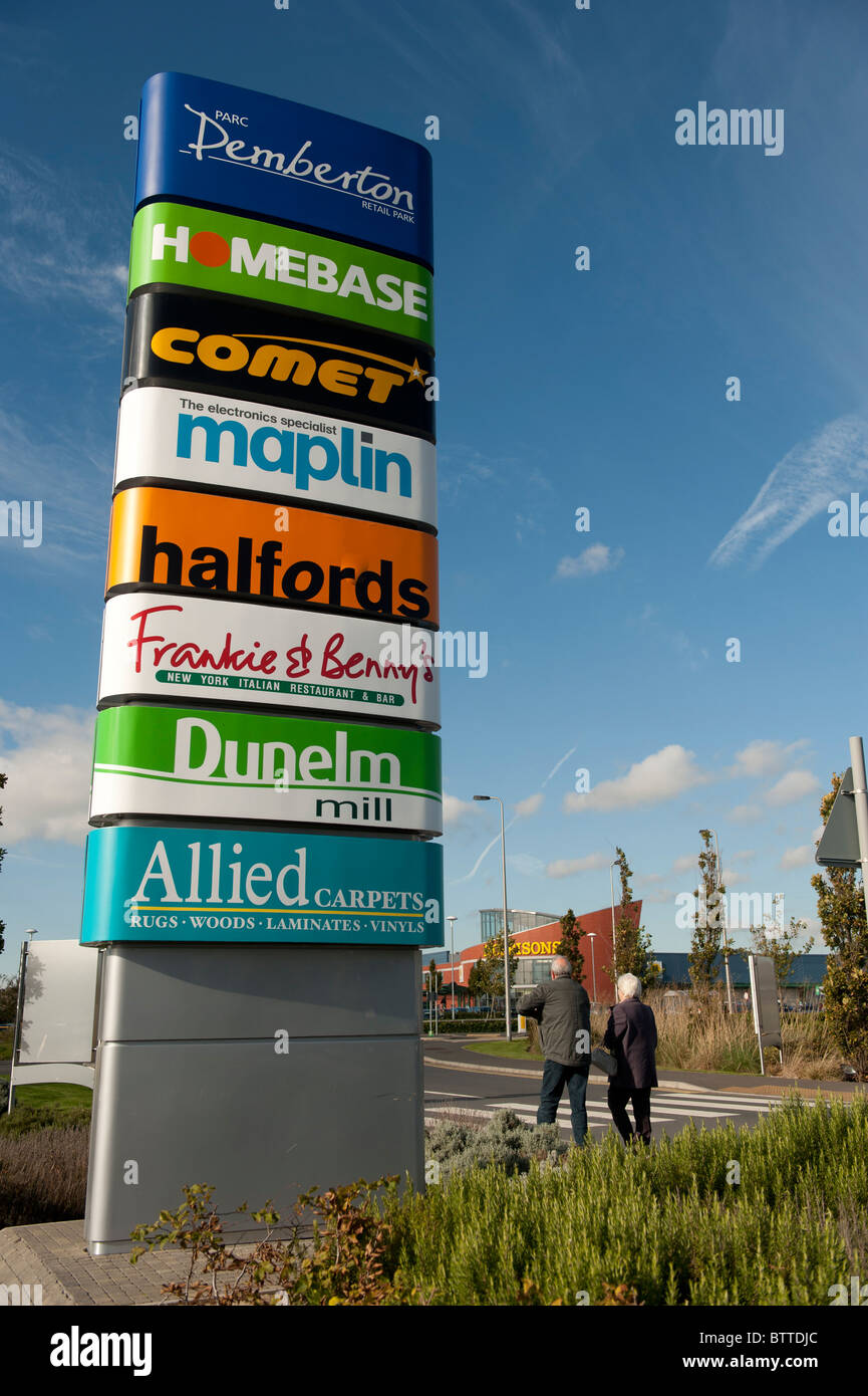 Pemberton fuori città Retail Park, Llanelli, Wales UK Foto Stock
