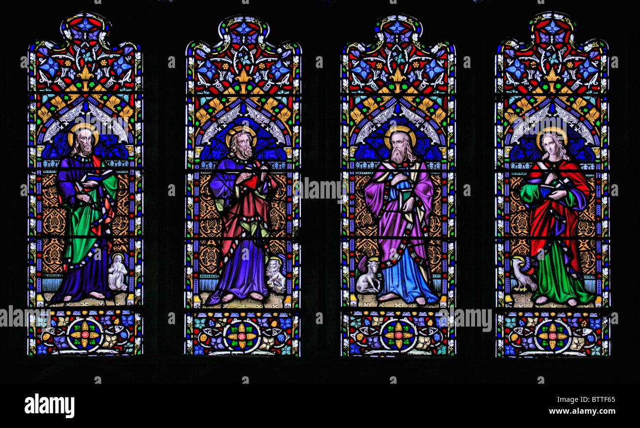 Una delle vetrate colorate raffiguranti i Quattro Evangelisti Chiesa Parrocchiale di San Giacomo il Grande, Bratton, Wiltshire Foto Stock