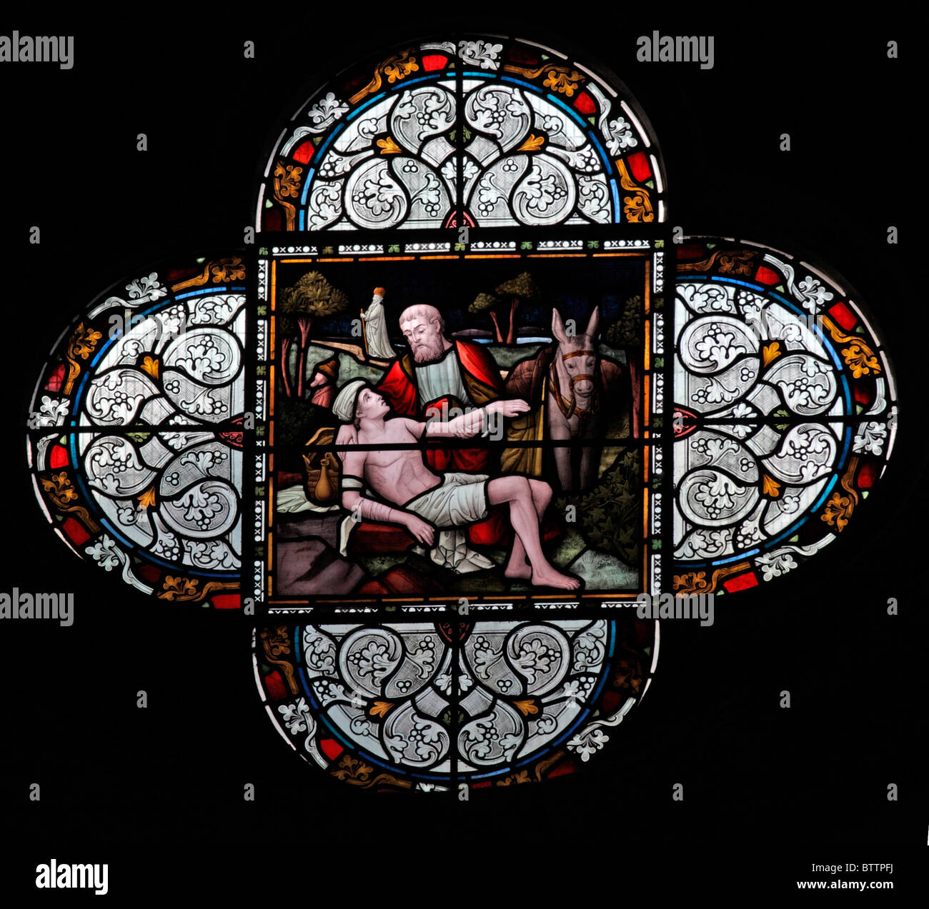 Una vetrata raffigurante il Buon Samaritano, Chiesa di San Pietro e di San Paolo, Heytesbury, WARMINSTER, WILTSHIRE Foto Stock