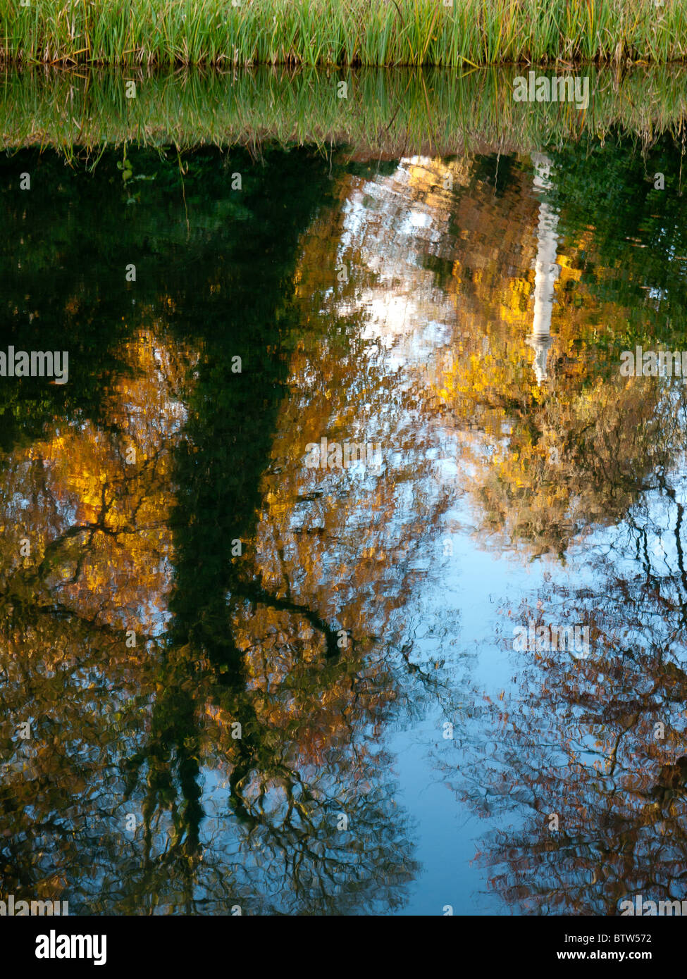 Autunno riflessioni di Stowe giardini paesaggistici e Buckingham, Bucks, Regno Unito Foto Stock