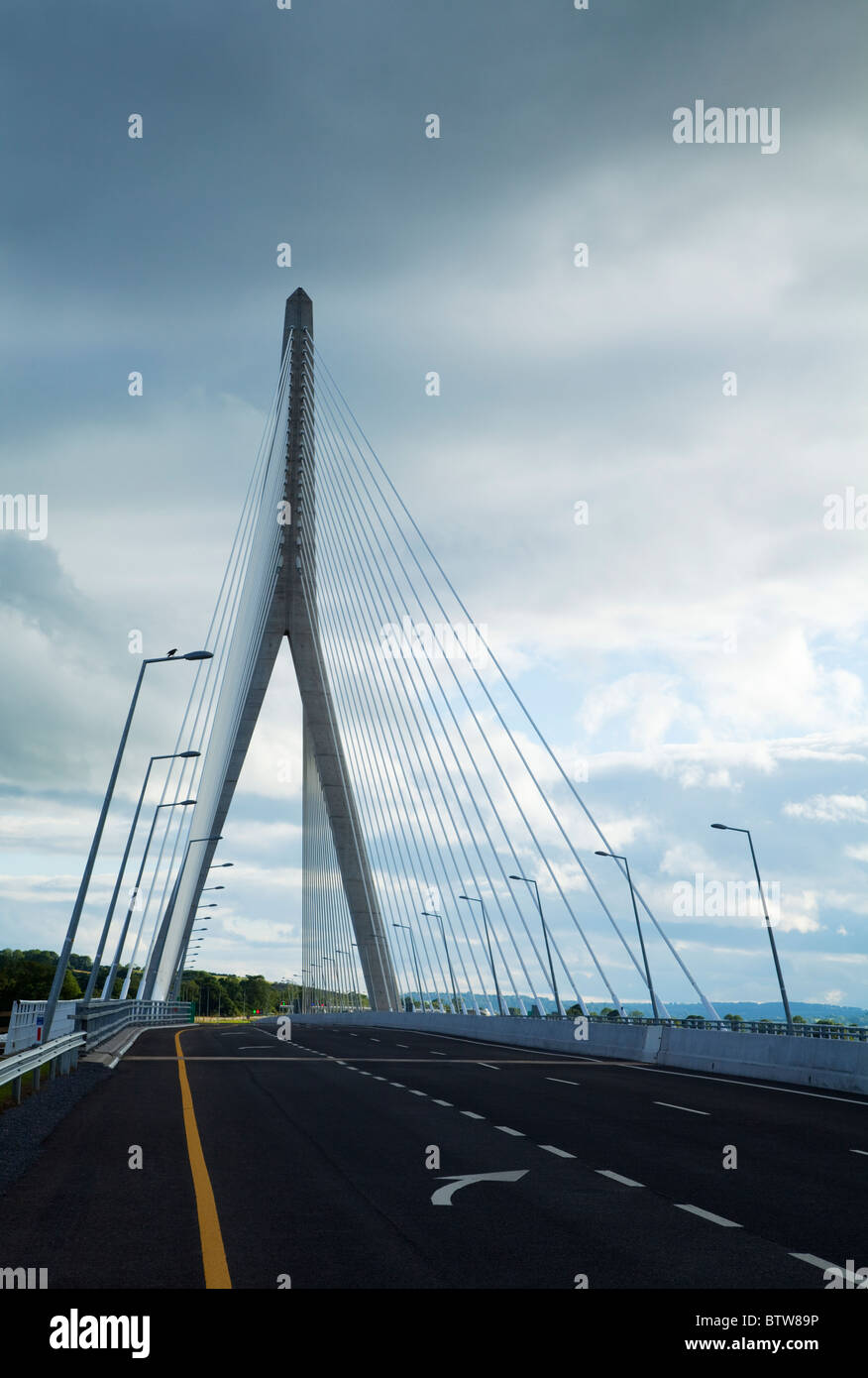 Il (nuovo) waterford-suir bridge, la più lunga via cavo ponte alloggiato in Irlanda, nella contea di Waterford, Irlanda Foto Stock