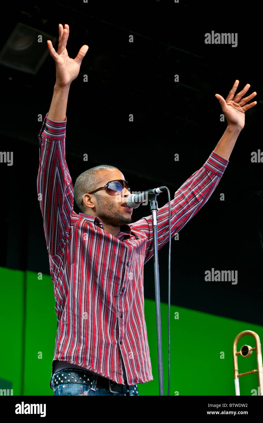 TROY ANDREWS sapere come TROMBONE SHORTY esegue con la sua band sul palco del giardino - 2010 MONTEREY JAZZ FESTIVAL, CALIFORNIA Foto Stock