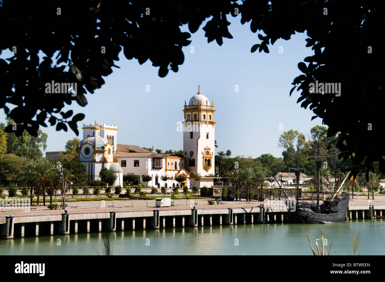 Siviglia Spagna Andalusia Palacio Palace San Telmo fiume Rio Guadalquivir Foto Stock