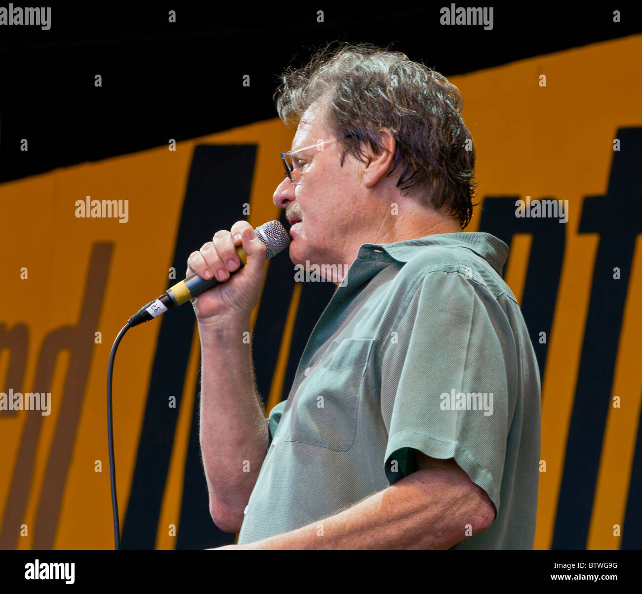 DELBERT MCCLINTON canta su Jimmy Lyons tappa - 2010 MONTEREY JAZZ FESTIVAL, CALIFORNIA Foto Stock