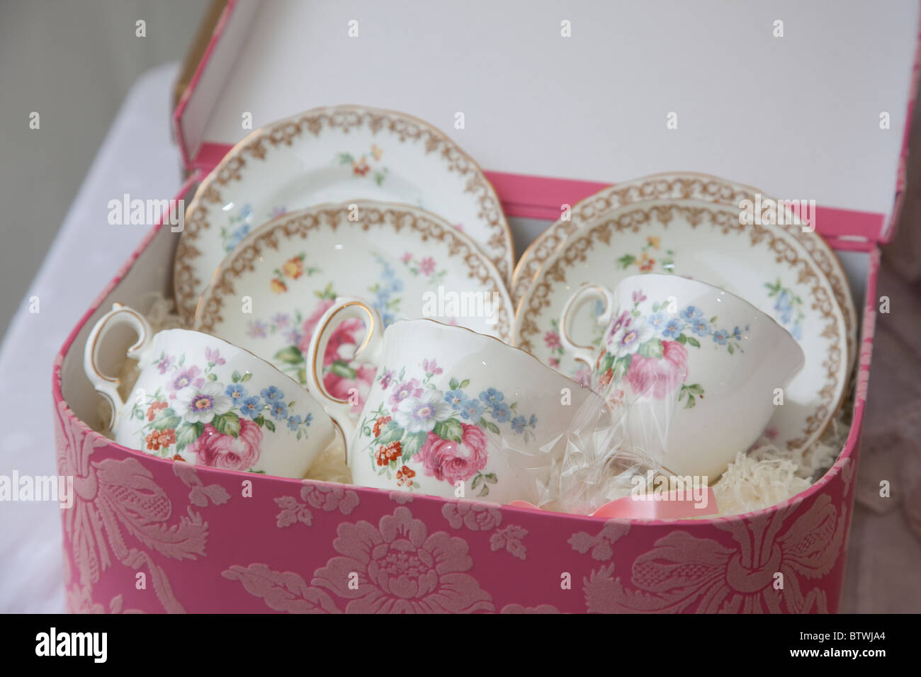 Vintage Bone China set per il tè in una scatola. Foto:Jeff Gilbert Foto Stock