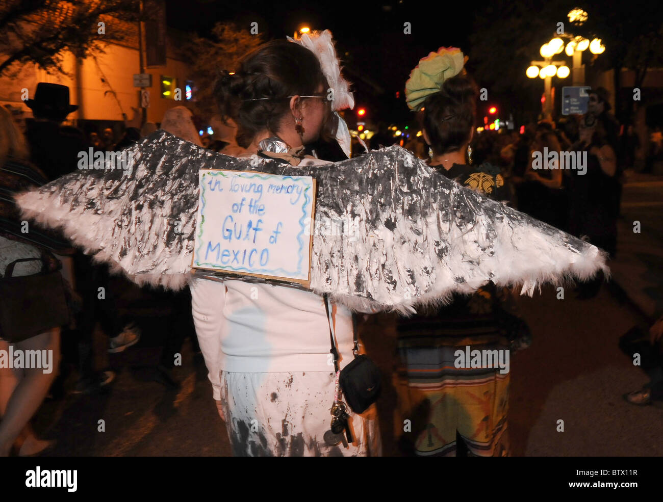 I partecipanti di tutte le anime processione onorare il defunto in Tucson, Arizona, Stati Uniti. Foto Stock