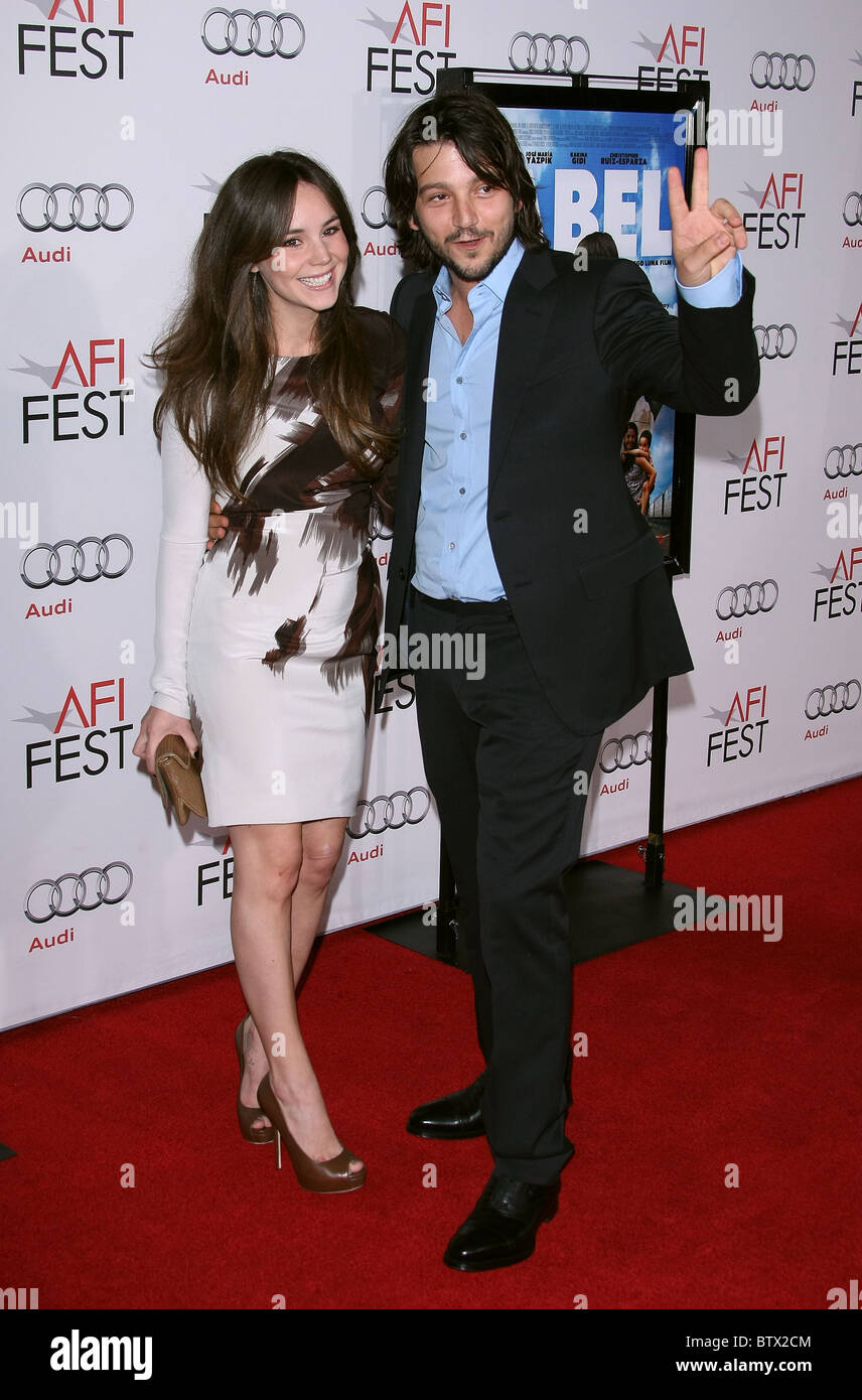 CAMILA SODI DIEGO LUNA ABEL centrotavola screening di gala. AFI FEST 2010 HOLLYWOOD Los Angeles California USA 07 Novembre 2010 Foto Stock