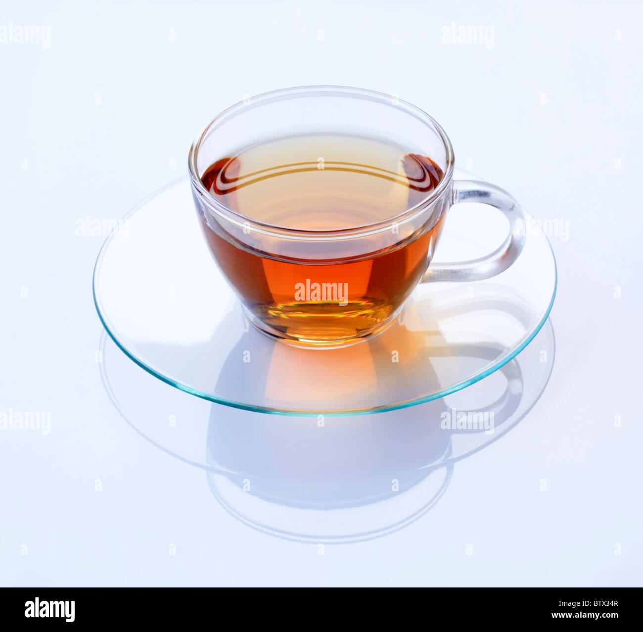 Hot tè nero in un bicchiere di vetro Foto Stock
