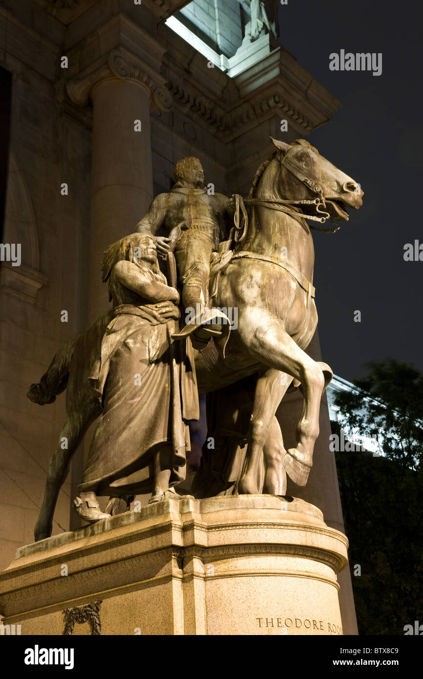 Statua di Roosevelt a cavallo presso il Museo Americano di Storia Naturale Foto Stock
