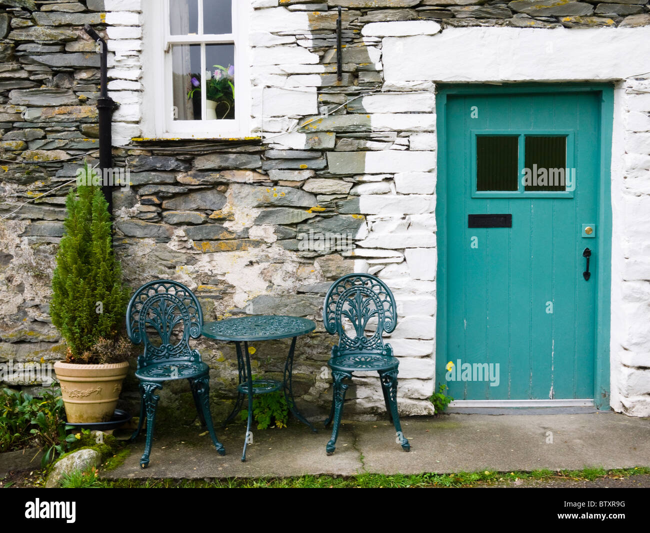 Un cottage tradizionale costruito in ardesia a Little Langdale nel Lake District National Park, Cumbria England. Foto Stock