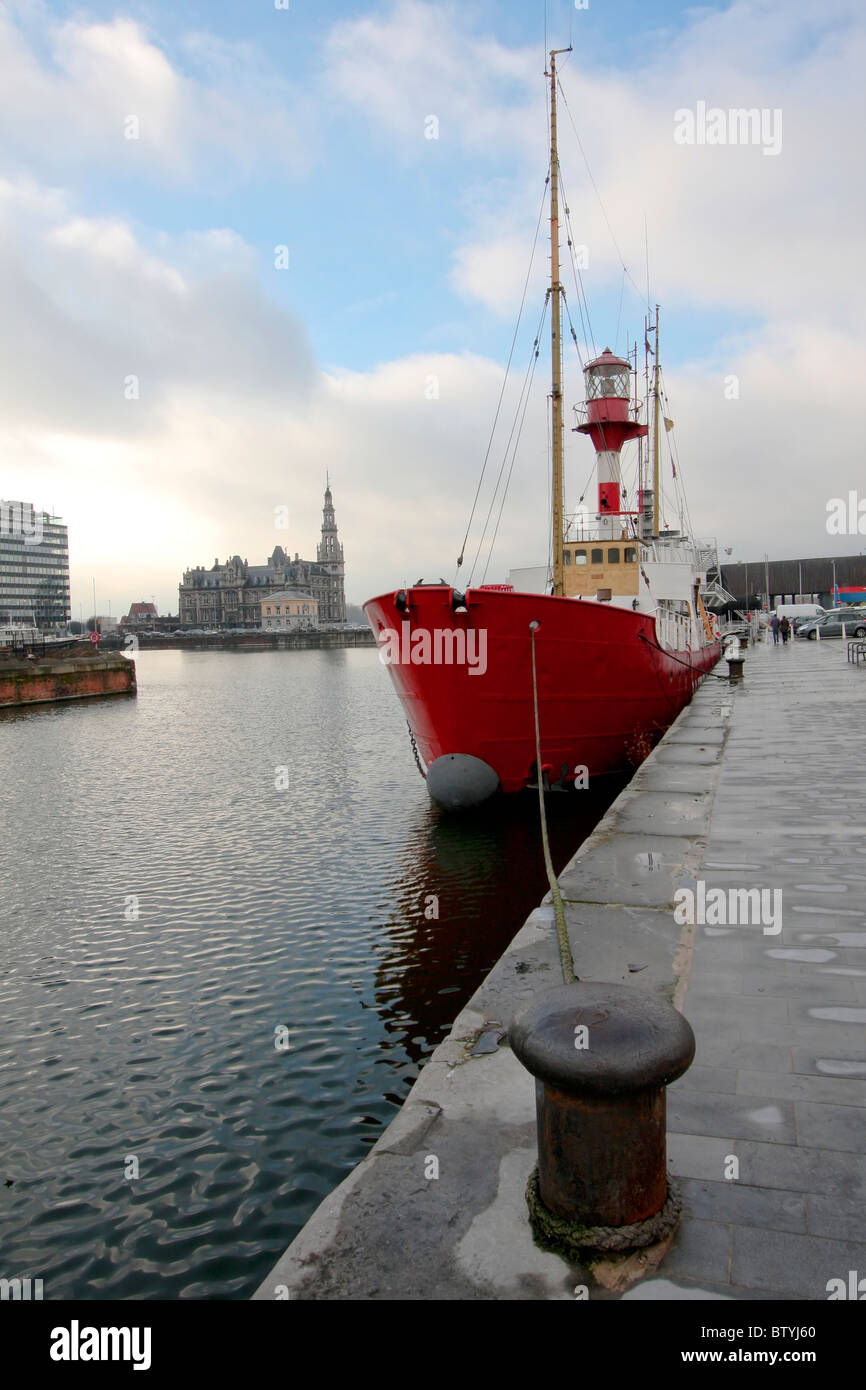 Nave nel porto di Anversa a Bonaparte dock Foto Stock