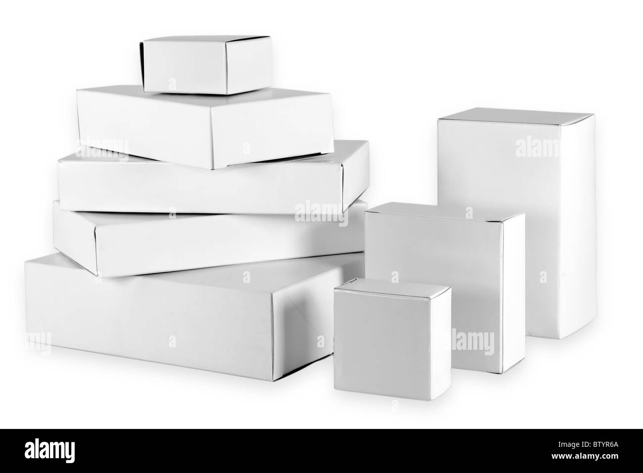 Gruppo isolato di piccole dimensioni e di colore bianco scatole di cartone Foto Stock
