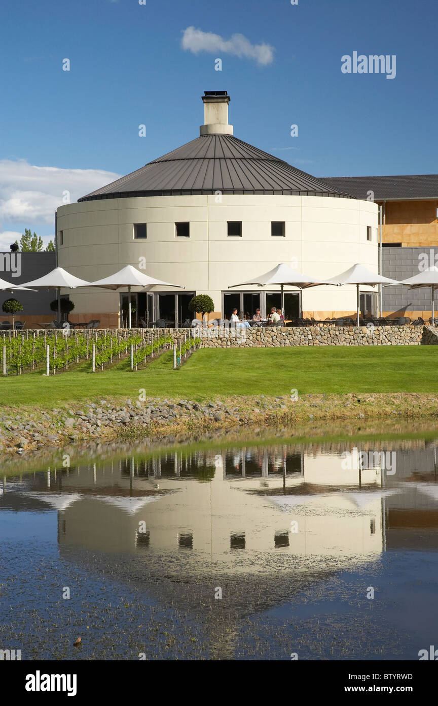 Gamma scoscese cantina riflessa in stagno, vicino Havelock North, Hawkes Bay, Isola del nord, Nuova Zelanda Foto Stock