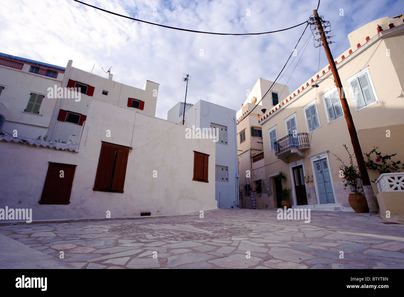 Piccola piazza in Ermoupoli, sul Greco Cyclade isola di Syros. Foto Stock