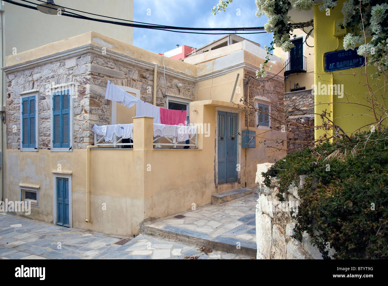 Angolo di strada in Ermoupolis, sul Greco Cyclade isola di Syros. Foto Stock