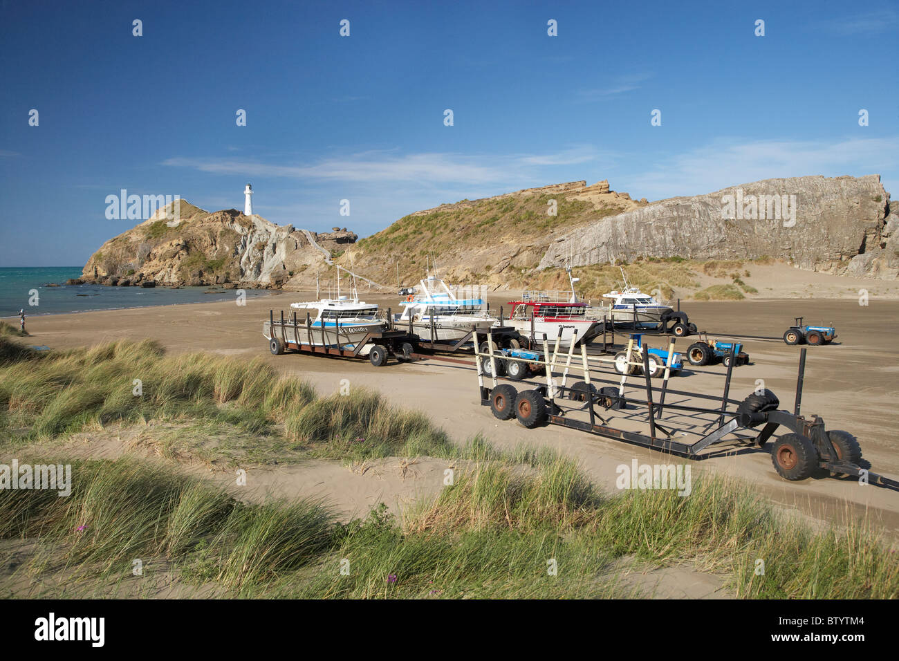 Barche da pesca e del faro, Castlepoint, Wairarapa, Isola del nord, Nuova Zelanda Foto Stock