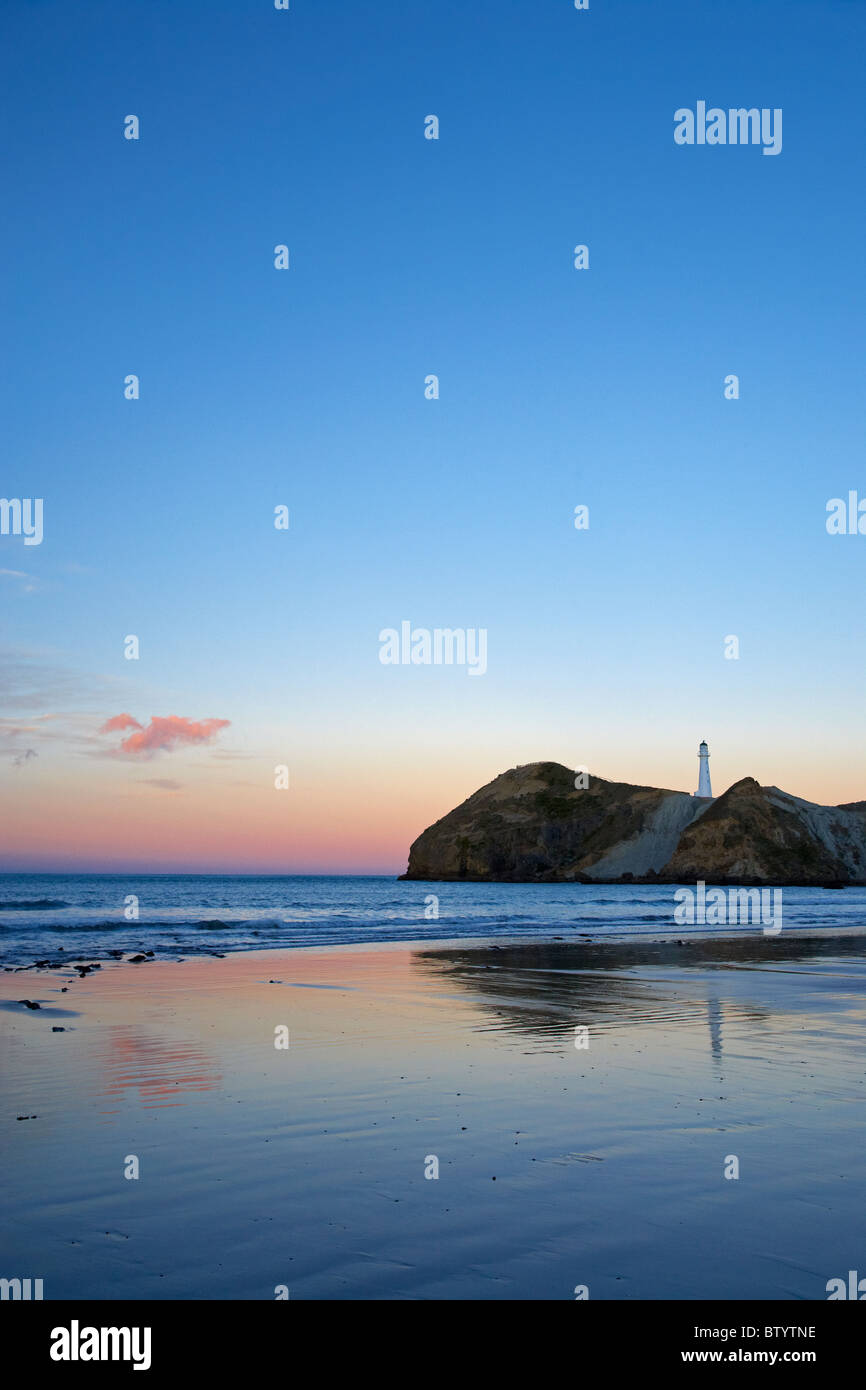 Dawn, Castle Point Lighthouse, Castlepoint, Wairarapa, Isola del nord, Nuova Zelanda Foto Stock