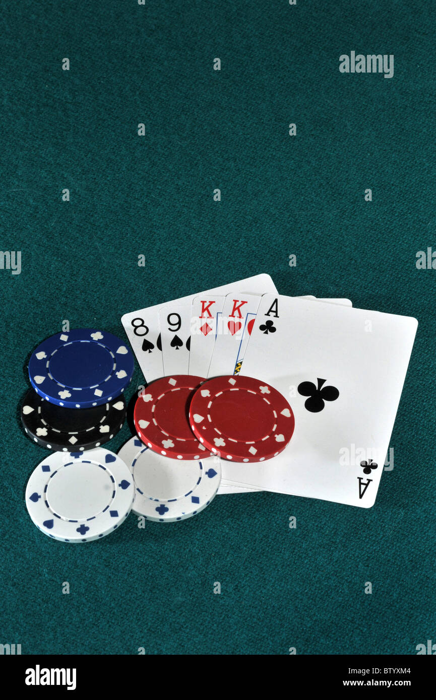 Mano di Poker con chip. Foto Stock