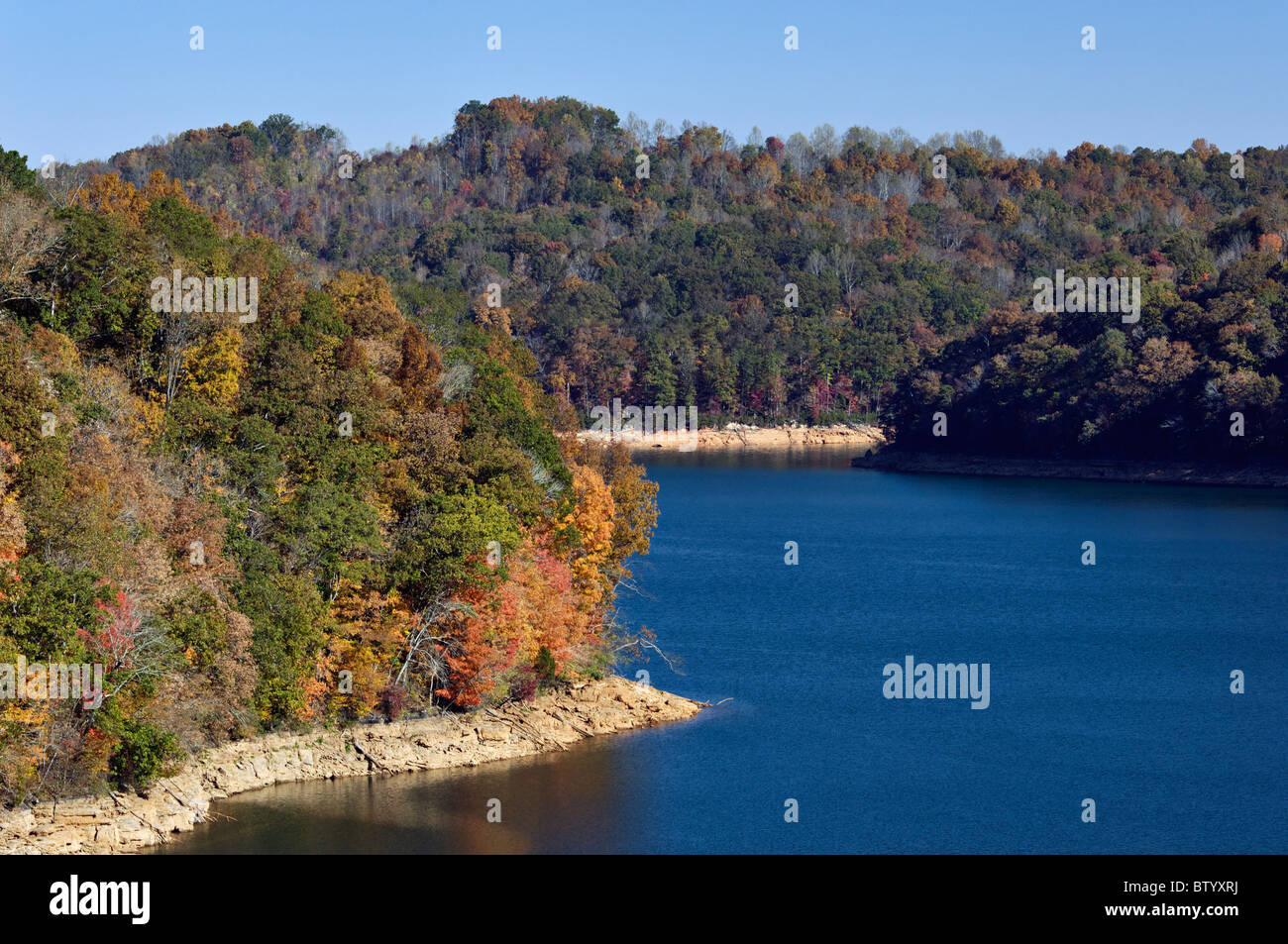 Norris lago sul fiume di sovrapposizione a bloccaggio rapido in Anderson e Campbell contee in Tennessee Foto Stock