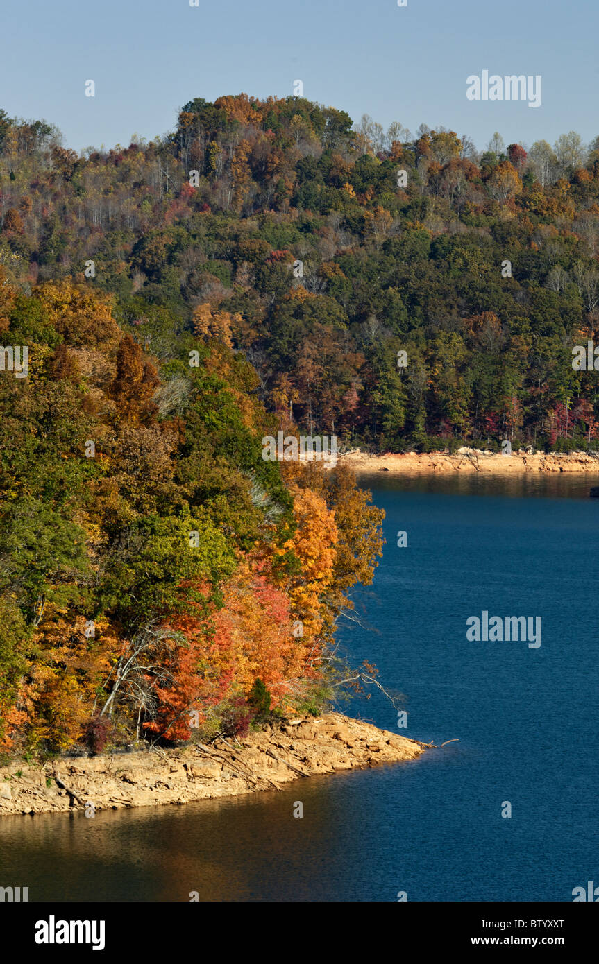 Norris lago sul fiume di sovrapposizione a bloccaggio rapido in Anderson e Campbell contee in Tennessee Foto Stock