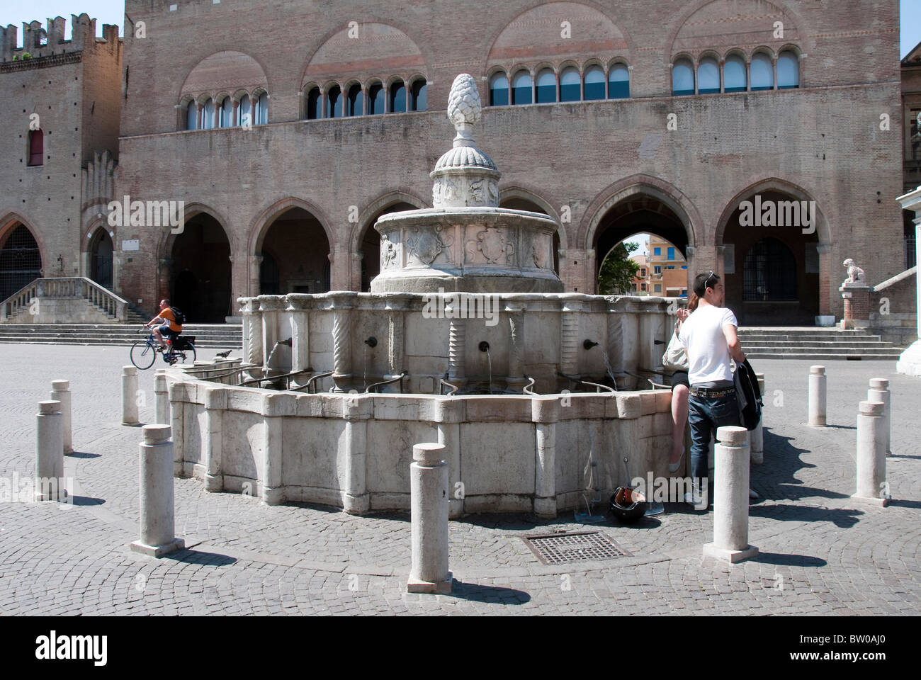 Fontana di Piazza Cavour, Rimini, Emilia Romagna, Italia Foto Stock