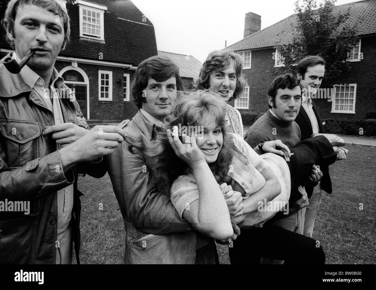 Il cast di Monty Python's Flying Circus durante le prove a Acton lavorando Mens Club in ottobre 1970 Foto Stock