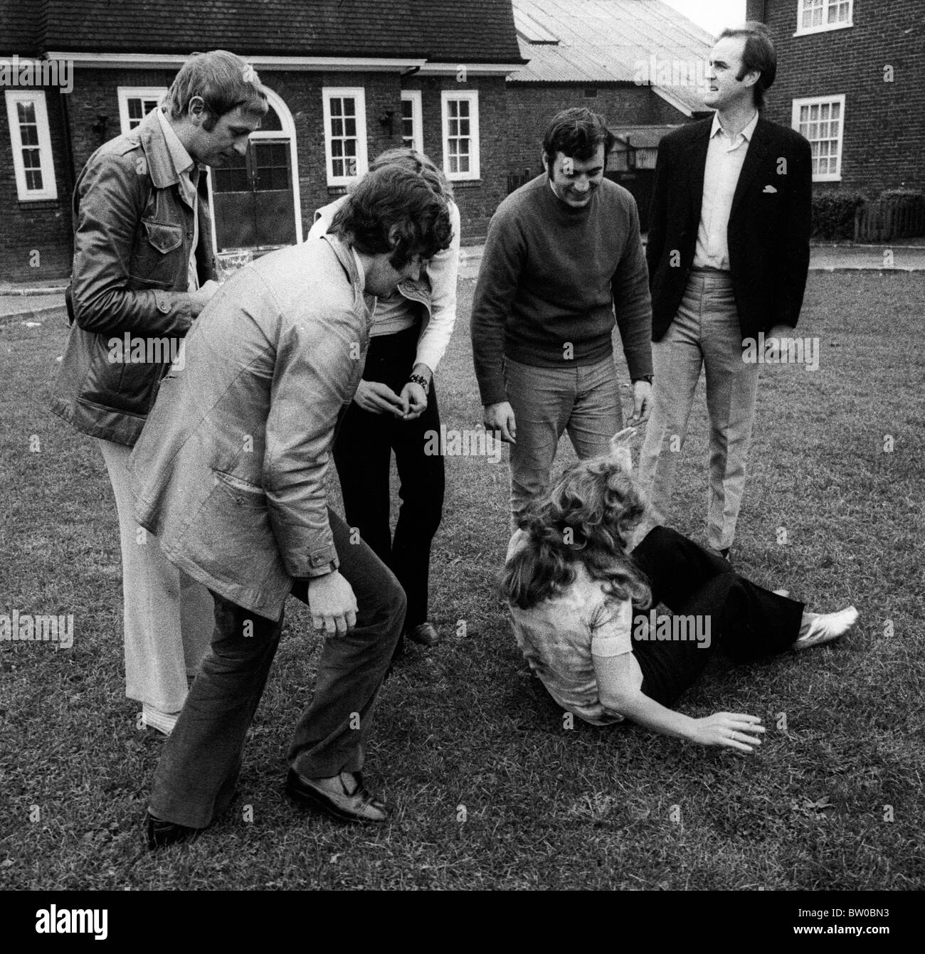 Il cast di Monty Python's Flying Circus durante le prove a Acton lavorando Mens Club in ottobre 1970 Foto Stock