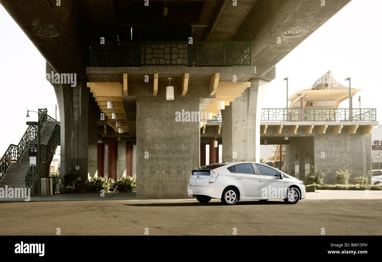 Il trasporto. Toyota Prius 3/4 posteriori bellezza statica shot. La posizione è Chinatown fermata metropolitana Los Angeles CA, Stati Uniti d'America Foto Stock