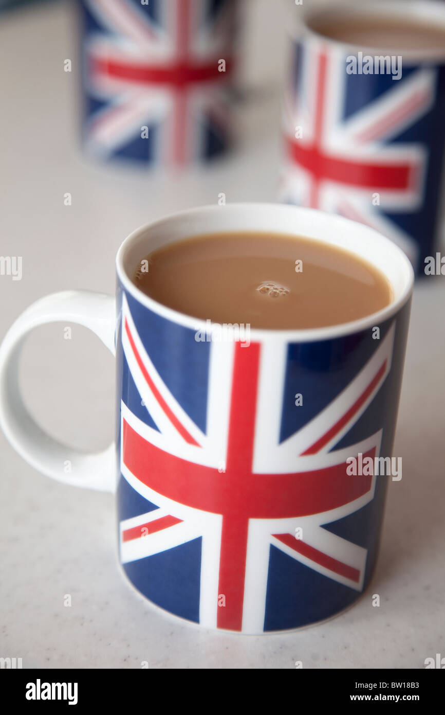 Tre tazze di tè con la bandiera europea sul lato REGNO UNITO Foto Stock