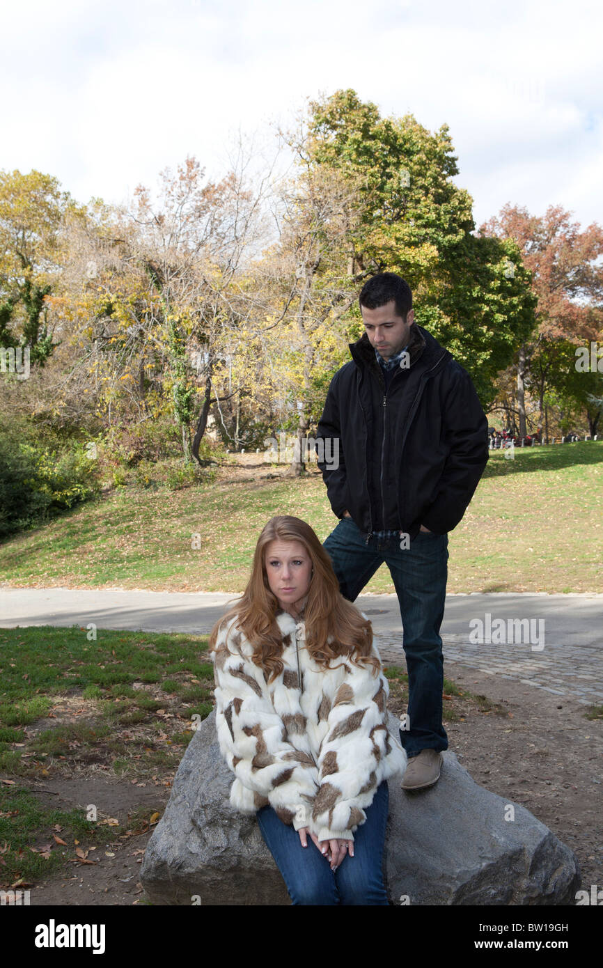 Un paio di Central Park a New York. Mistero aleggia sul loro rapporto. Foto Stock