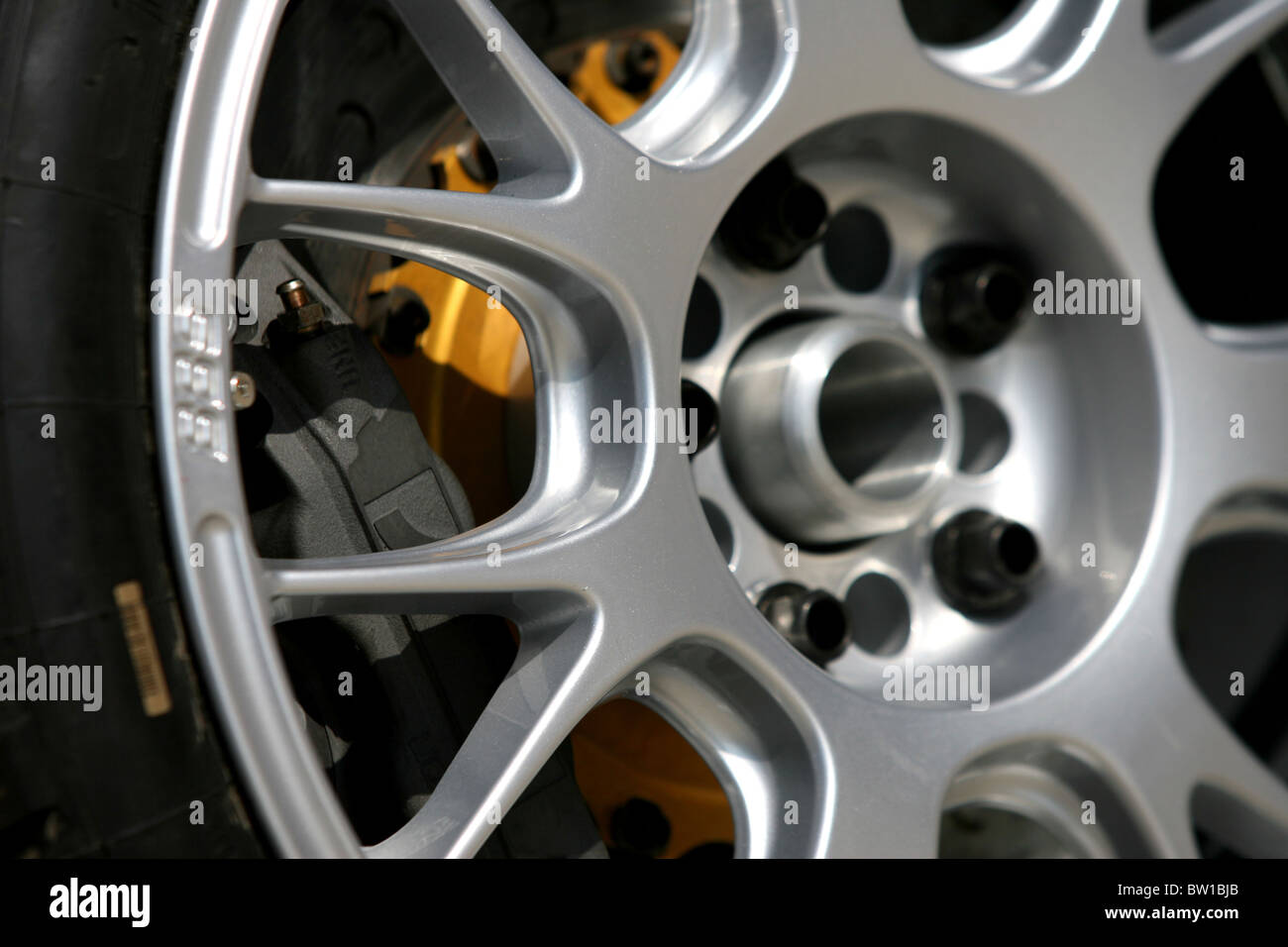 Renault Clio Cup la ruota e la pinza del freno. Foto Stock