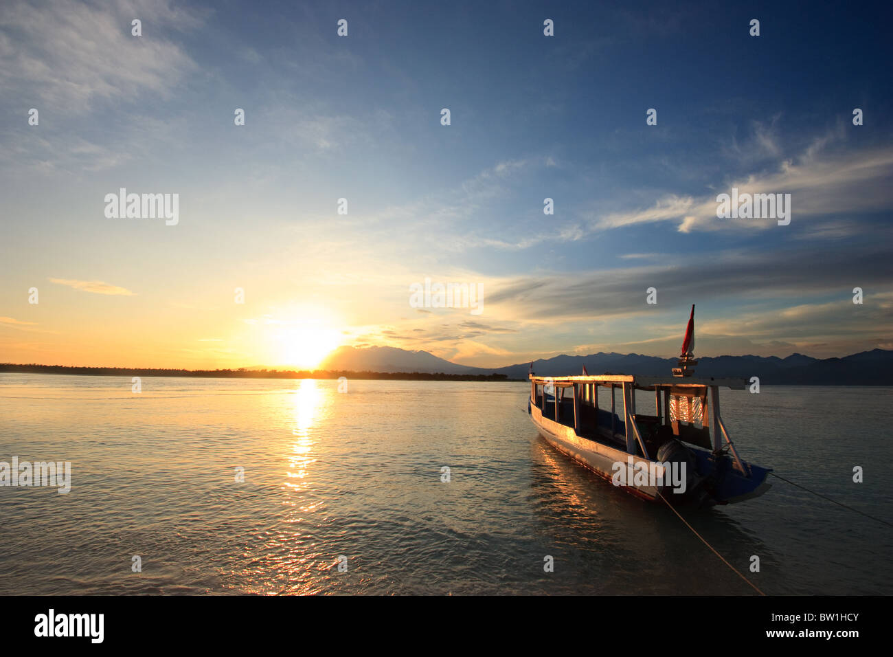 In barca nelle isole Gili, Indonesia, a sunrise Foto Stock