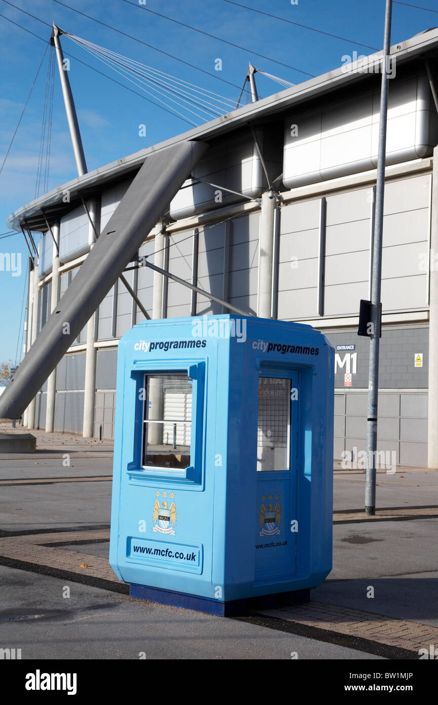 Programma stand al Manchester City Football Club Regno Unito Foto Stock