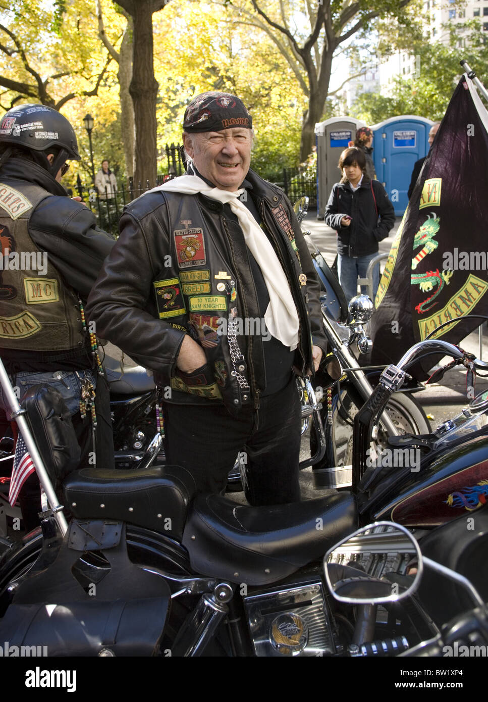 Veterani parata del giorno, la Fifth Avenue, New York City. Membro del Nam Cavalieri, Marine Vietnam Vets guidare motocicli in parata. Foto Stock