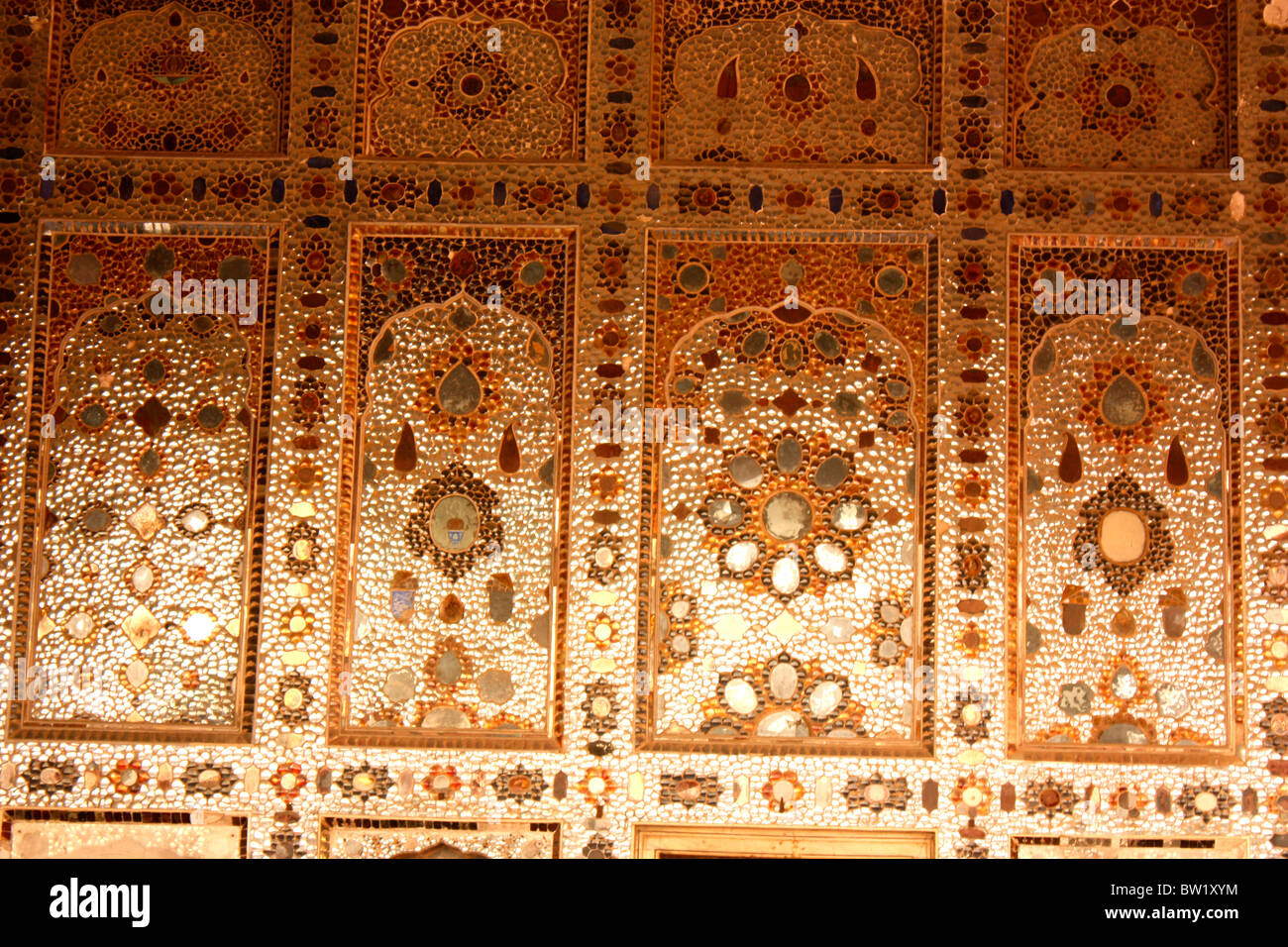 Vista interna del Sheesh Mahal (il Palazzo degli specchi), Lahore, Pakistan Foto Stock