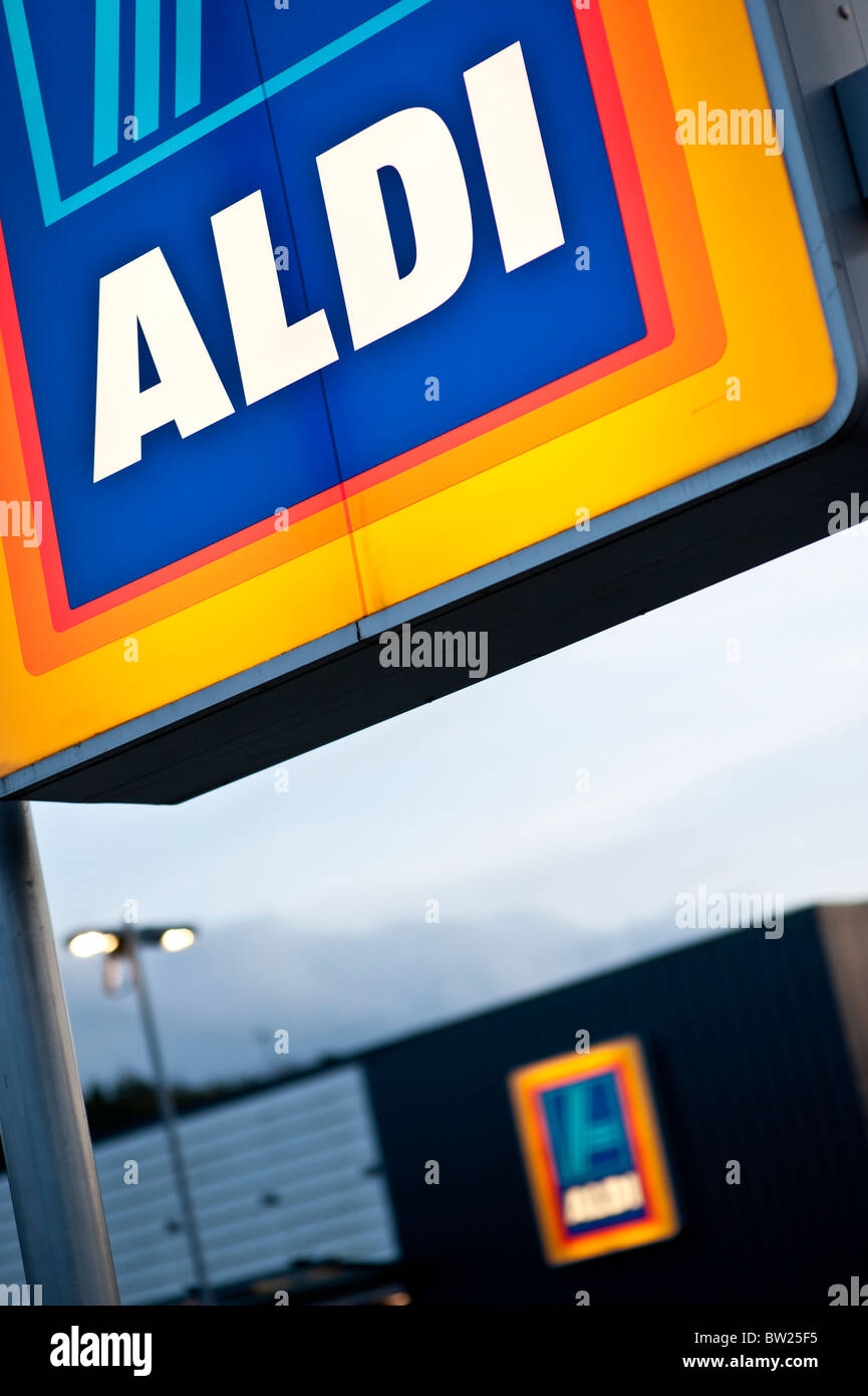 Sconto Aldi supermercato segno, REGNO UNITO Foto Stock