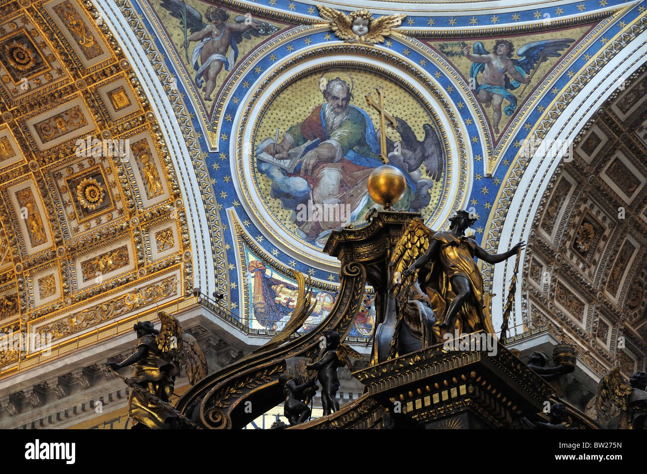 Bernini Baldacchino dettaglio, Basilica di San Pietro e la Città del Vaticano Foto Stock