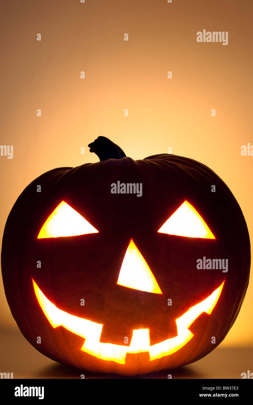 Incandescente Zucca di Halloween Foto Stock