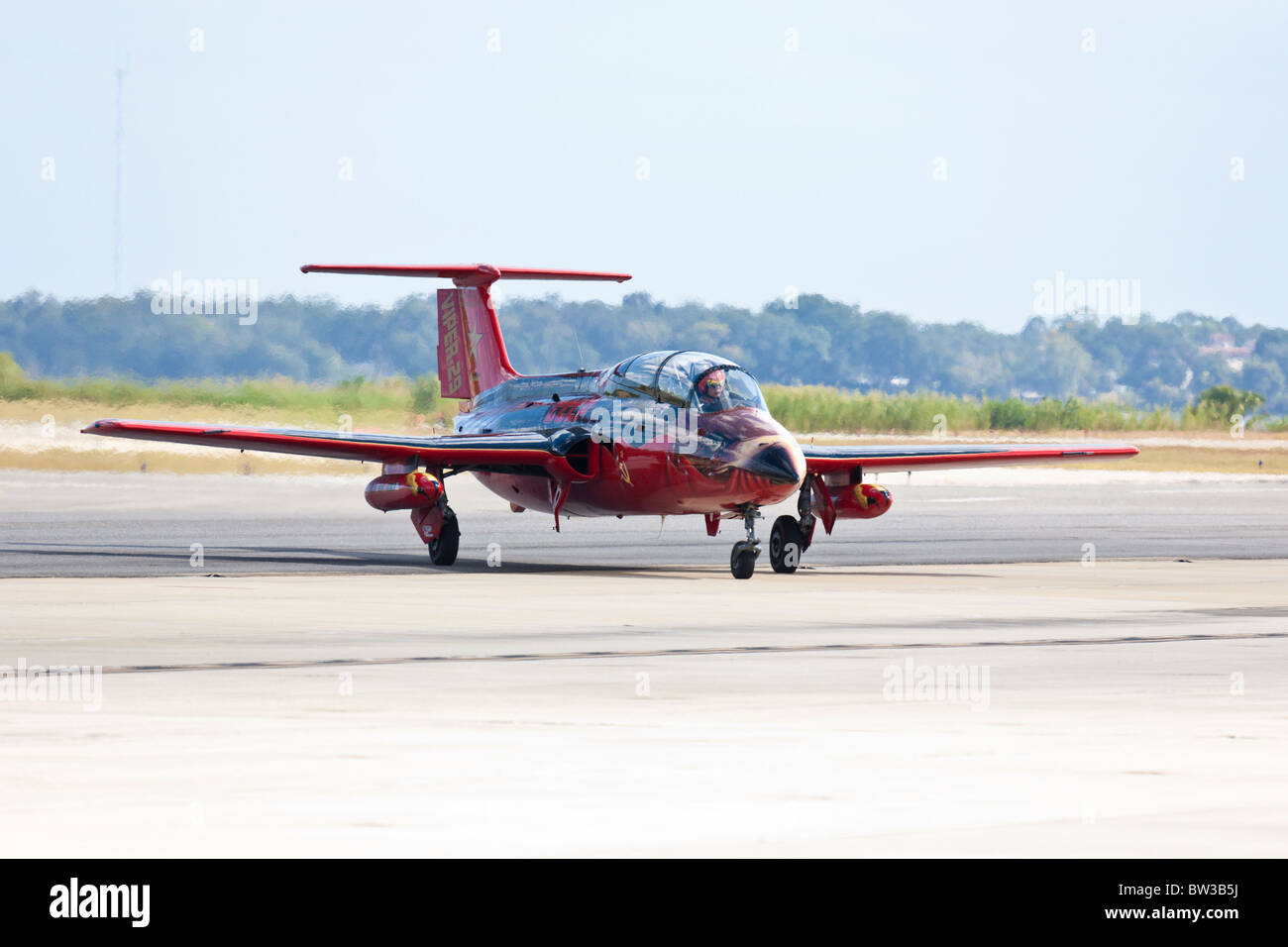 Jerry Conley battenti Viper-29 Stella Rossa durante air show al NAS Jacksonville, Florida Foto Stock