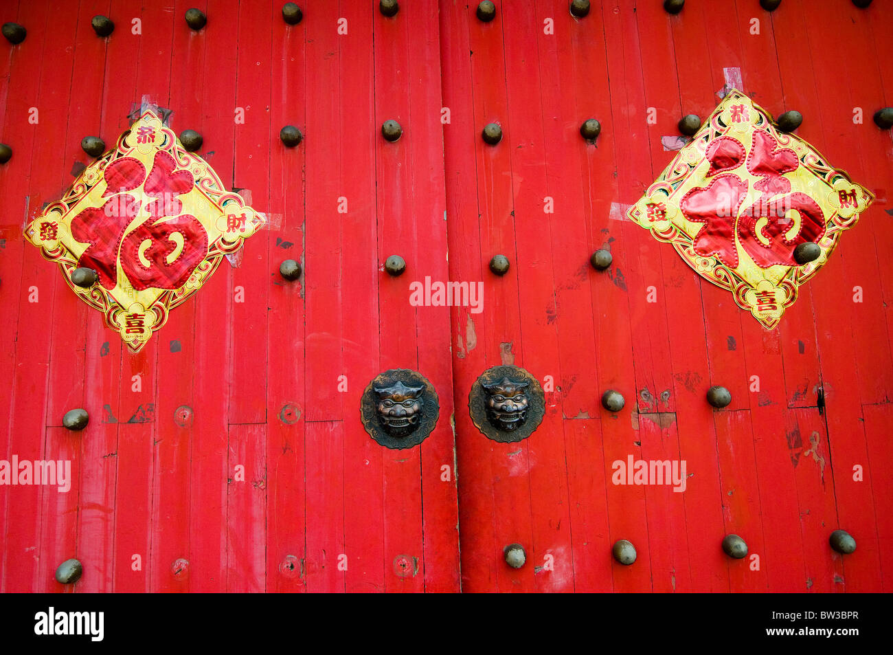 Un classico cinese porta rossa. Foto Stock